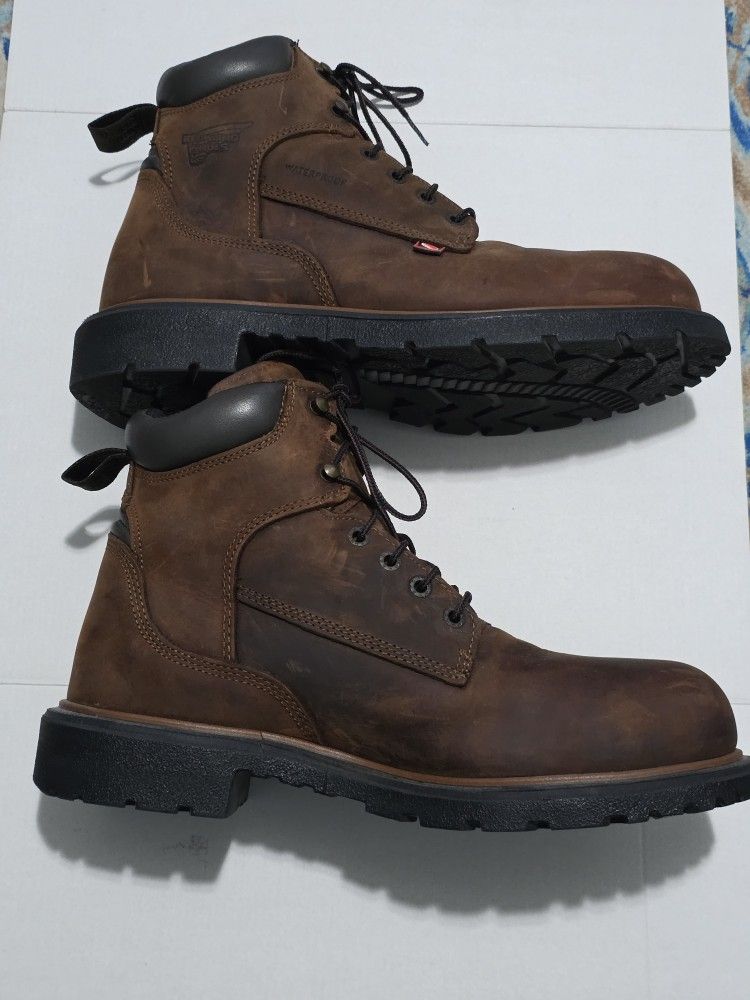 Red Wing Boots DynaForce #4215 Men's 6 inch Waterproof Safety Toe Boot Size: 10.5