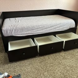 IKEA (HAMNES) Day Bed With 3 Drawers Twin Frame