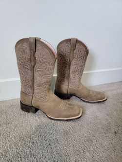 Ariat boots women size 9 Brown bomber