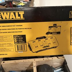 Dewalt Multi-port Fast Charger 