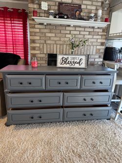 ✨✨BEAUTIFUL LONG GRAY SOLID WOOD 7 DRAWER DRESSER✨✨