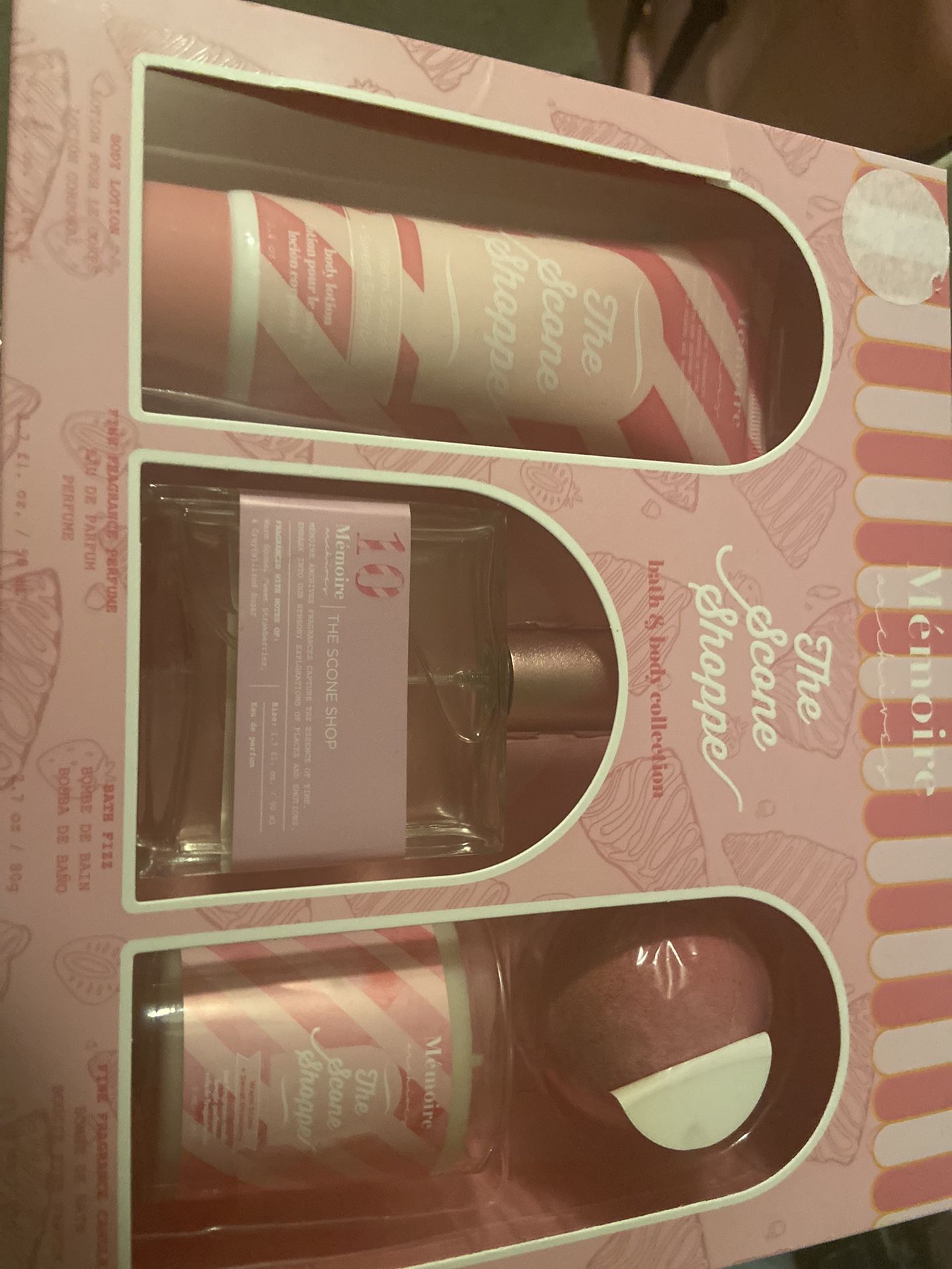 Brand New Women’s Bath Set 3 Pc And Small candle