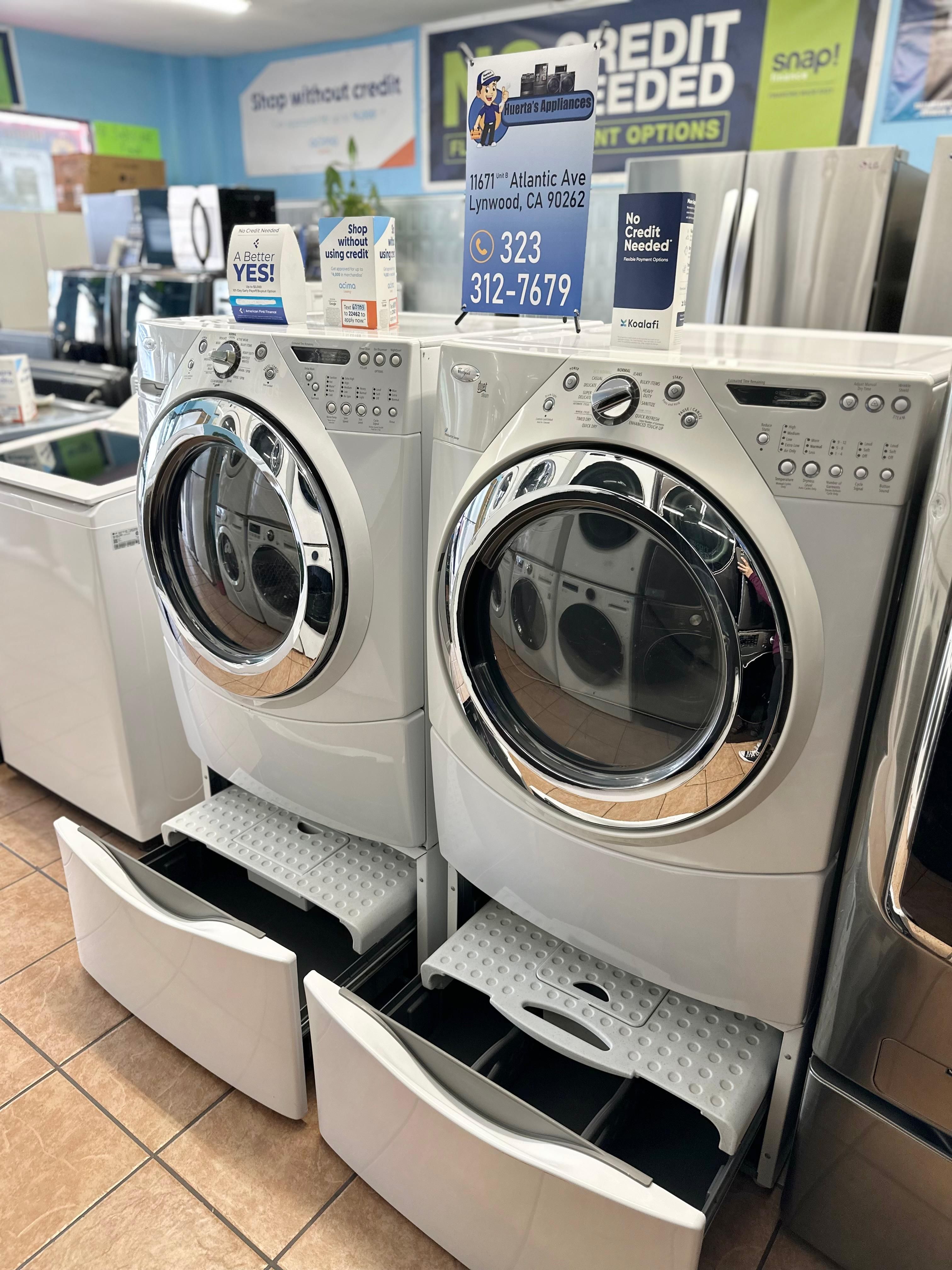 Whirlpool Washer and Dryer Set With Pedesatals