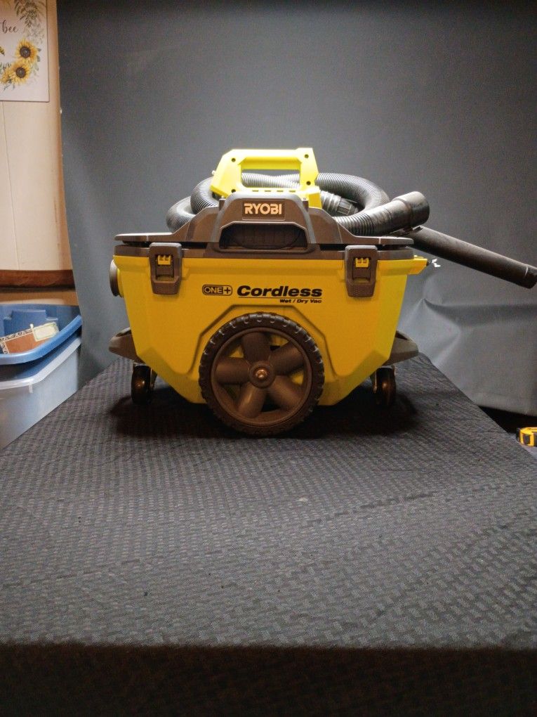 18 Volt Ryobi Cordless Wet Dry Vac. Tool Only 