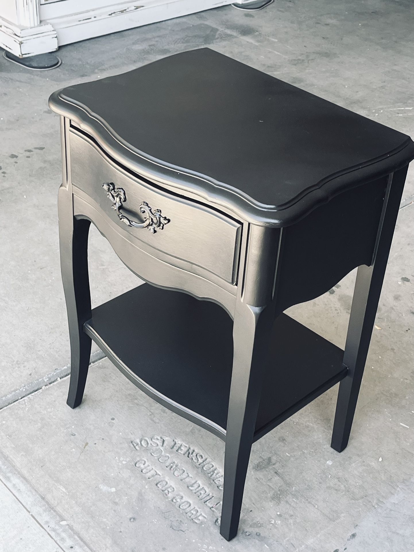 1960’s FRENCH PROVINCIAL NIGHT STAND OR END TABLE