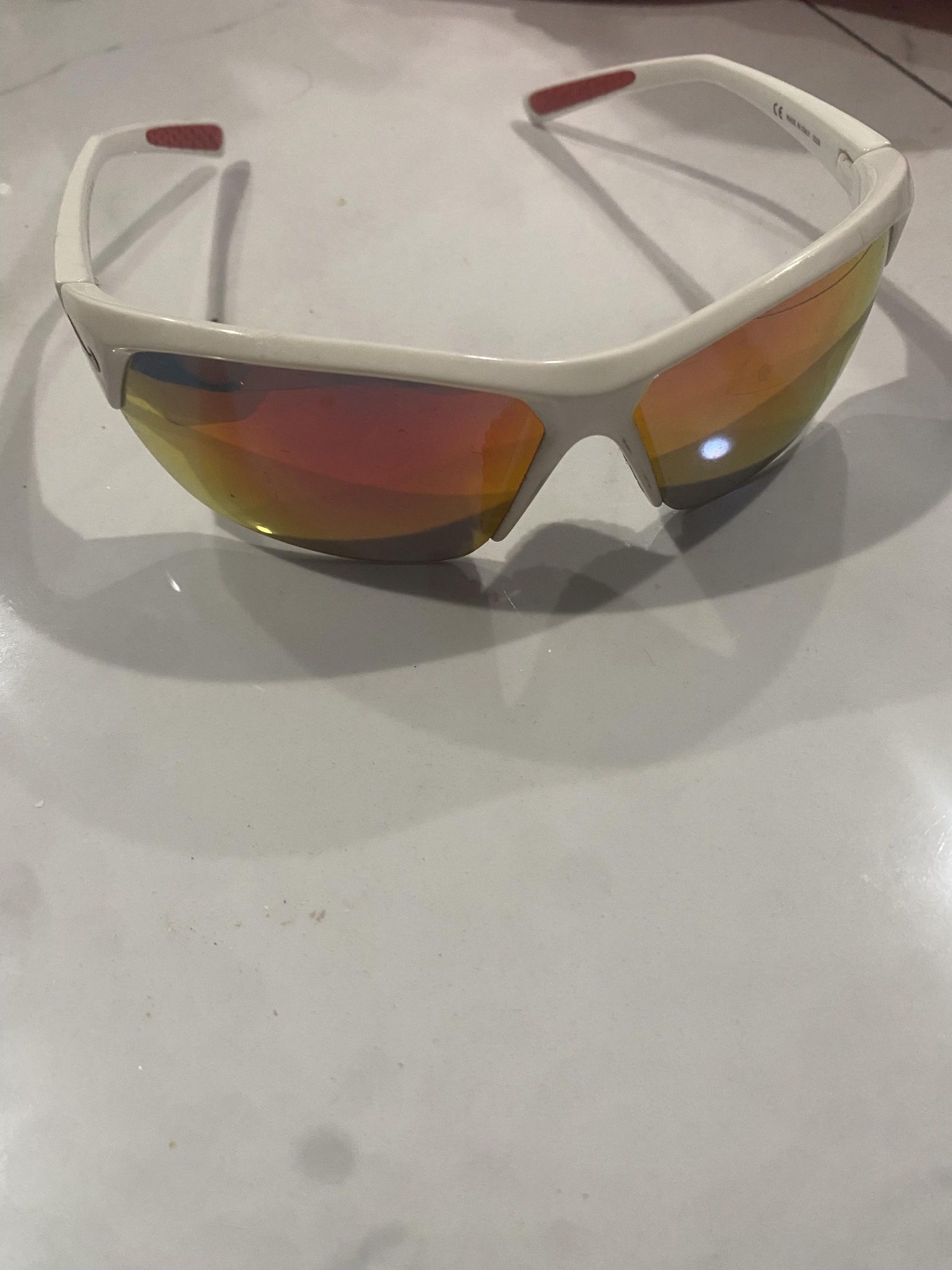 EV1125-106 Mens Nike SKYLON ACE MI Sunglasses -N2 Red and White