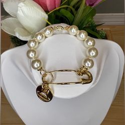 Vivienne Westwood Gold Safety Pin Pearl Bracelet