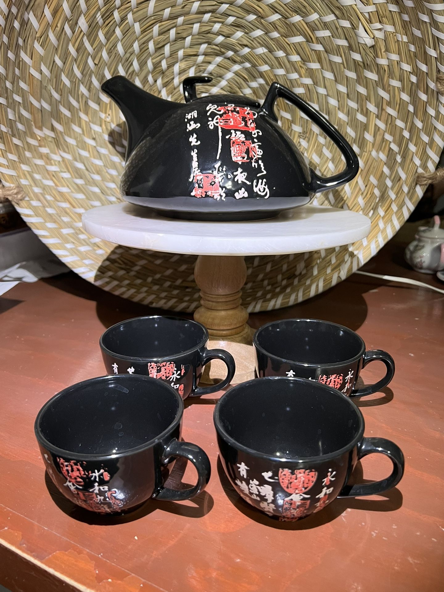 BlackTea Set. Includes a tea pot and 4 cups. Traditional oriental cups . Black & red