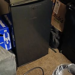 Mini Fridge 