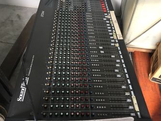 Soundtech ST244 24チャンネルミキサー SoundTech ST244 Professional Mixing Board With Flight Case