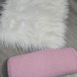 Hand rest and fur