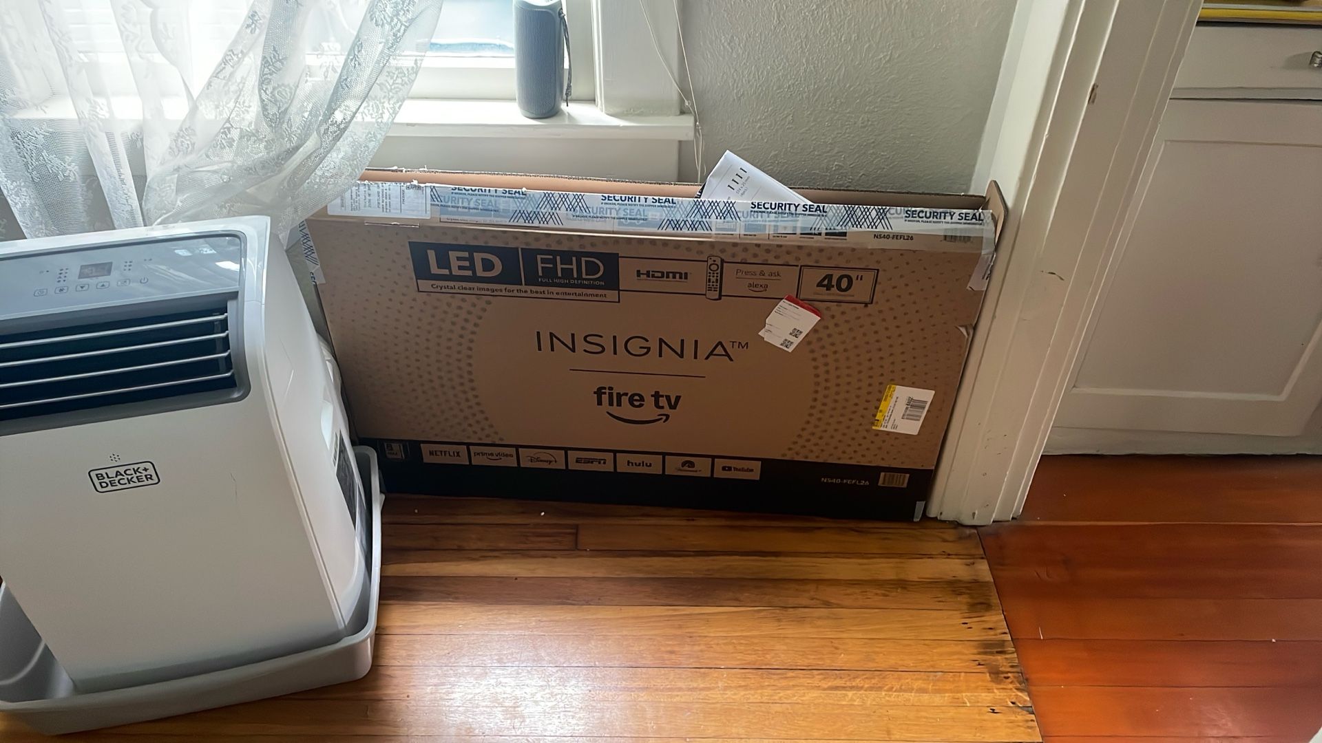 New insignia LED 40’ TV