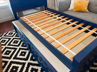 Good Condition Twin bed, solid wood,Custom made with Huge storage drawer