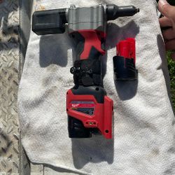 Milwaukee Riveter Semi-new 