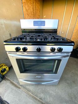 Frigidaire gas stove 5 burners stainless st.  30”