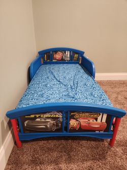 Toddler McQueen Bed