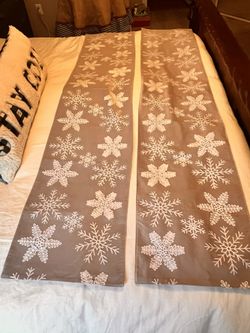 Beautiful Velvet Christmas Table Runners