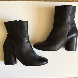 Free People Black Leather Booties with Round Shaped Heel (5.5)