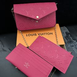 Crossbody With 2 Attachments 