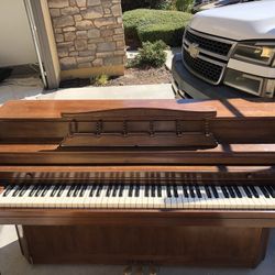 Kimball Exclusive Piano