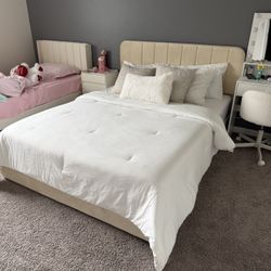  Queen Bed Frame + Mattress Like New with 4 Drawers Storage