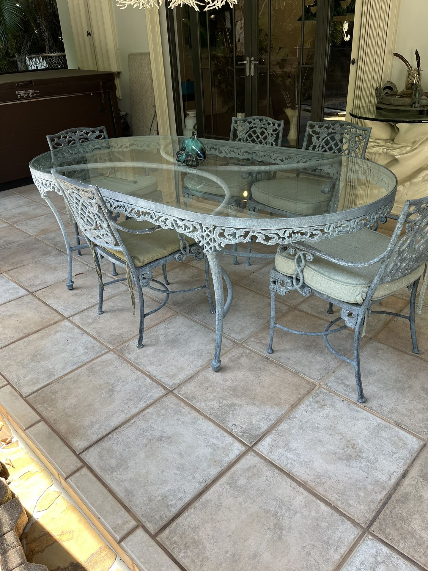 Cast Aluminum Glass Oval Table With 5 Chairs