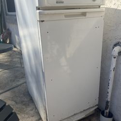 Free Kenmore trash, compactor In working condition
