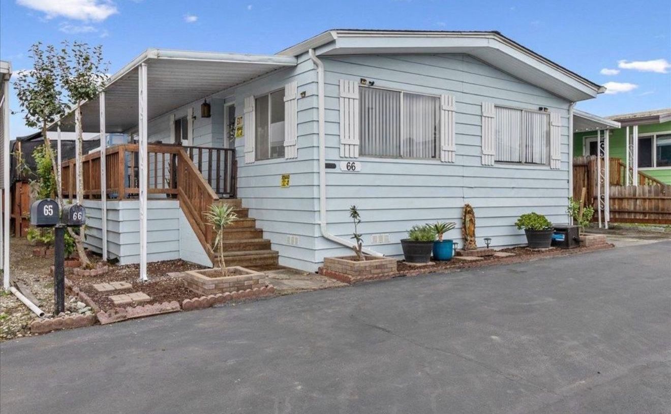 Spacious 3 Bedroom/2-Bath Double-Wide in Rancho Cerritos Mobile Home Park, Watsonville, Ca