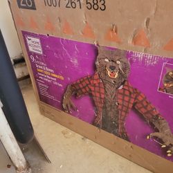 9.5 ft Halloween Werewolf