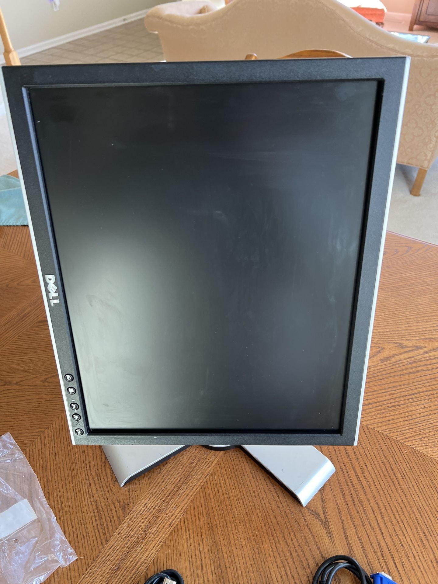 Dell Monitor-swivel + Portrait & Landscape + Cords