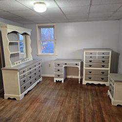 5 piece Queen Bedroom Set