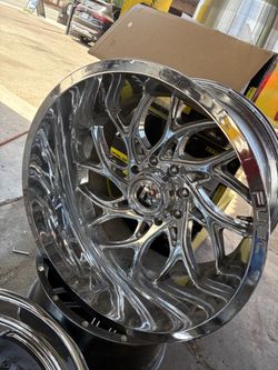 Used wheels 24x14 8x180 some curb check