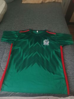 Mexico National Soccer Team Jersey SIZE M  ( make me an offer)