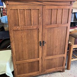 Armoire Mission Style 