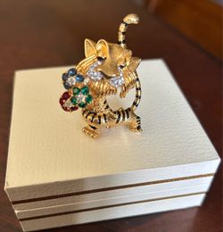 Vintage. (JOMAZ)   Sweet tiger Pin  Brooch     $45