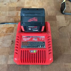 Milwaukee 28volt Battery And Charger 