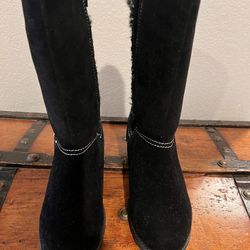MUKLUKS BOOTS SIZE 6