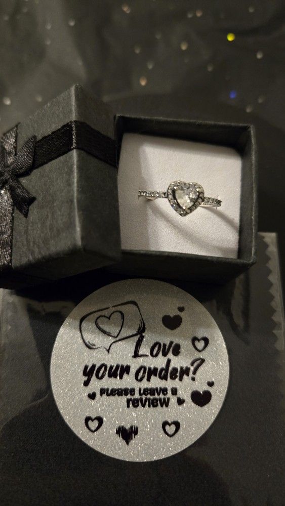 NEW Size 6 PANDORA  52mm Sterling Silver Heart Ring
Comes with the black ring box that you see in the pictures.