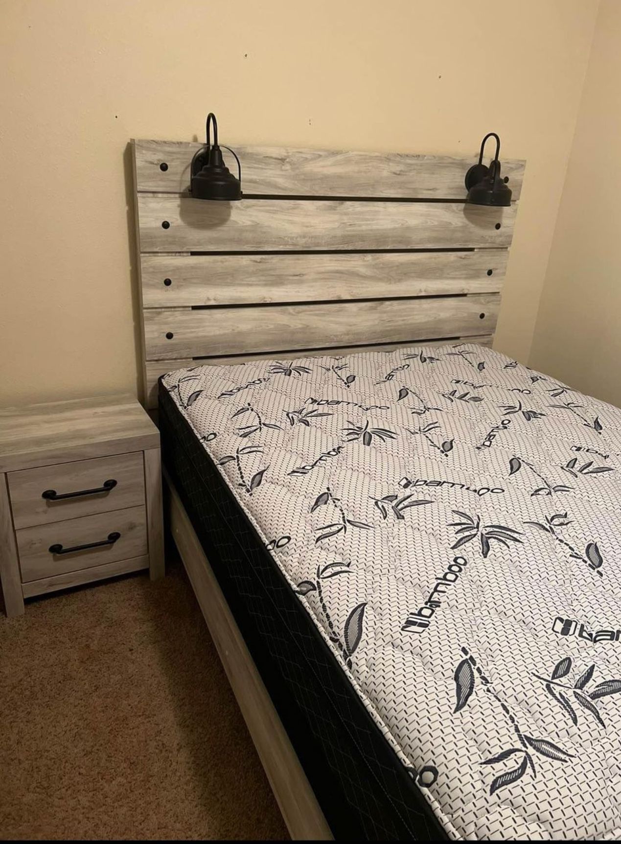 Queen size bedroom Set  $850