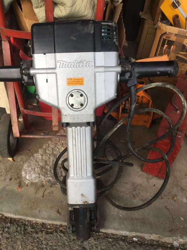Makita Jack Hammer 65 lb HM1800