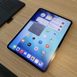 M4 iPad Pro 11” 256GB w/ Speck Folio Case