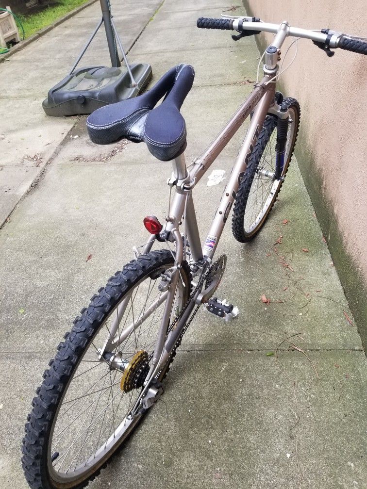 Bike - Giant ATX 840 for Sale in Brooklyn, NY - OfferUp