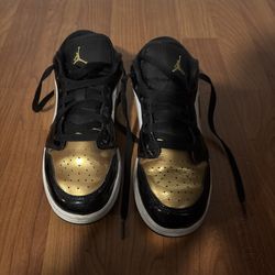 Nike Air Jordan 1 Low SE (GS) Black Gold Toe DR6970-071 size 6Y