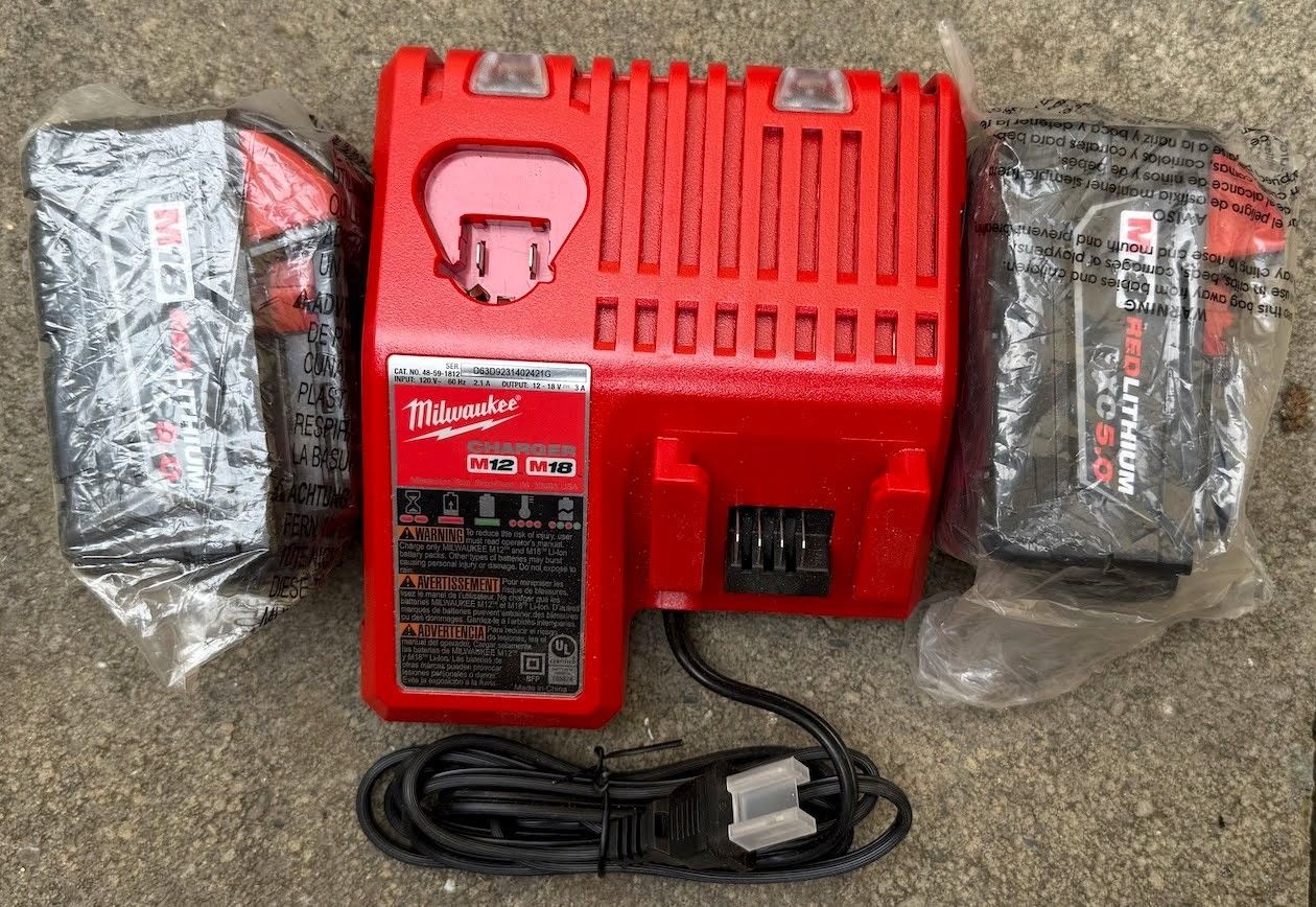 Milwaukee 18 V Xc 5 Amp Batteries And Charger
