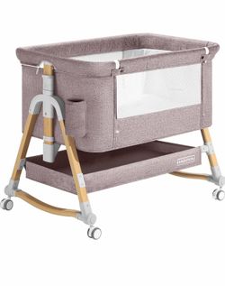 Baby bassinet practically new