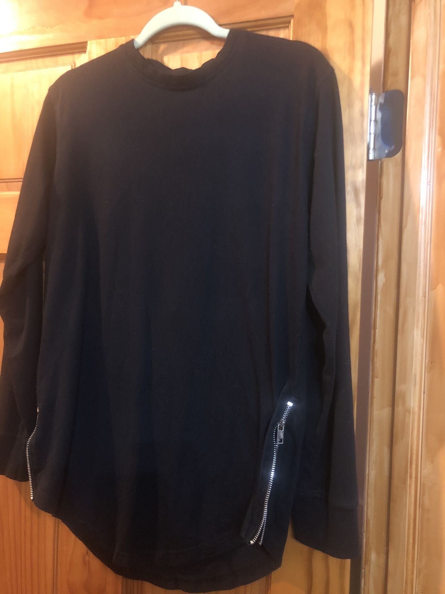 Black Long Sleeve Shirt with Zipper Detail – M/L Fit