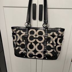 Coach K1(contact info removed)3 Black Signature Print Purple Interior Shoulder Bag