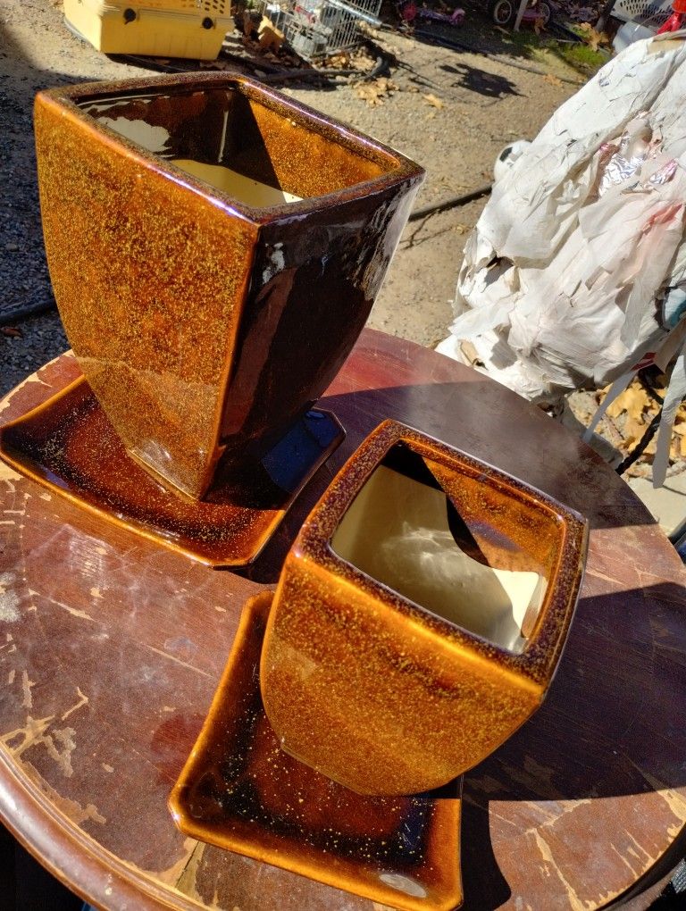 Ceramic Pots (2 Ceramic Plates Included)