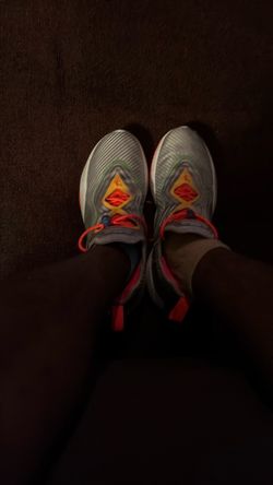 Basketball shoes