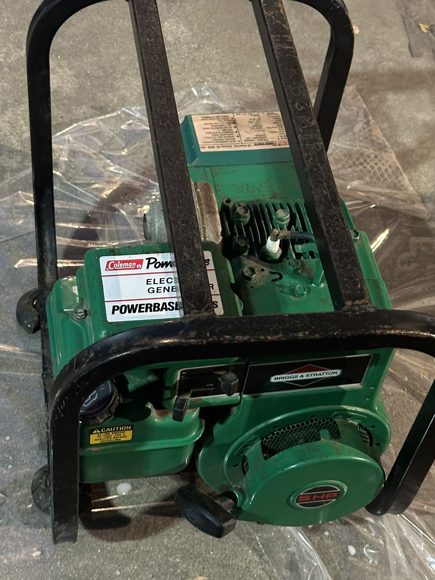 Generador Eléctrico De Gasolina Modelo Coleman Pm54-2000 Se Usó Como Dos Veces Casi Nuevo Trabaja Muy Bien 